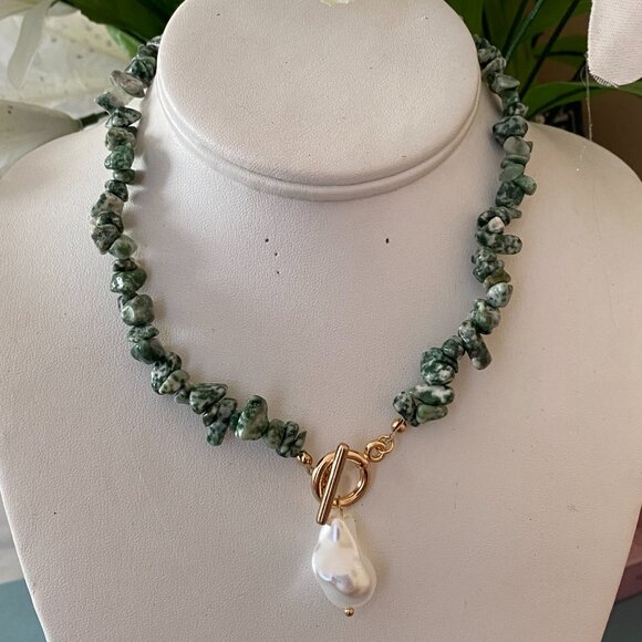 Layered Statement Necklace – Fashion Icon Must-Have - Picture 3 of 6